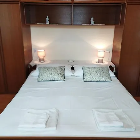 Two Bedroom With Terrace A1 Lägenhet *