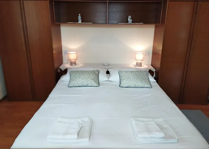 Two Bedroom With Terrace A1 شقة *